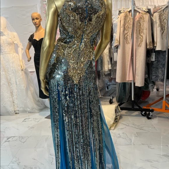 One of a kind!! Stunning evening gown perfect for that special occasion. - Picture 5 of 6